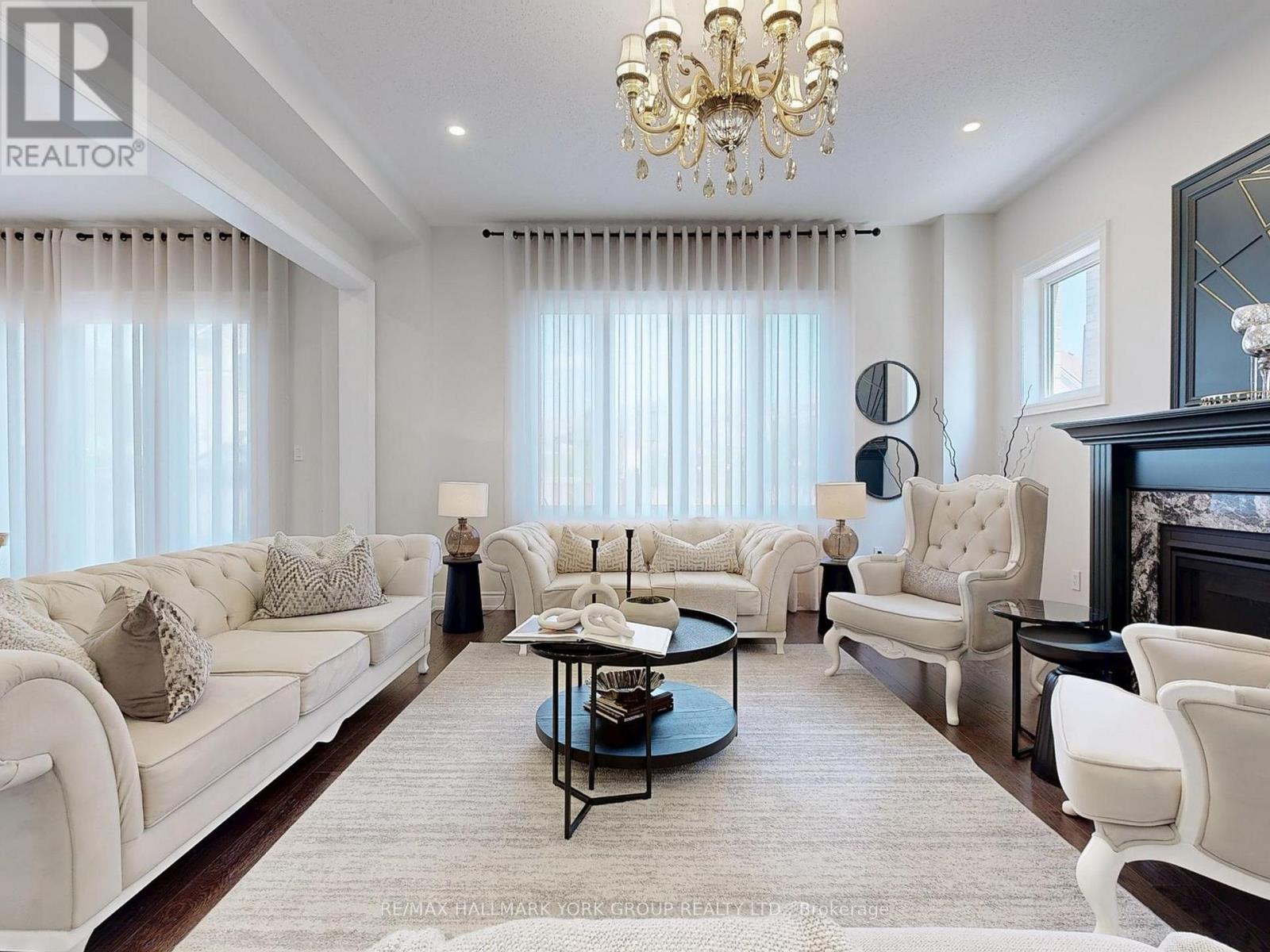 Photo 3 of 299 Mickleburgh Drive, Newmarket ON
