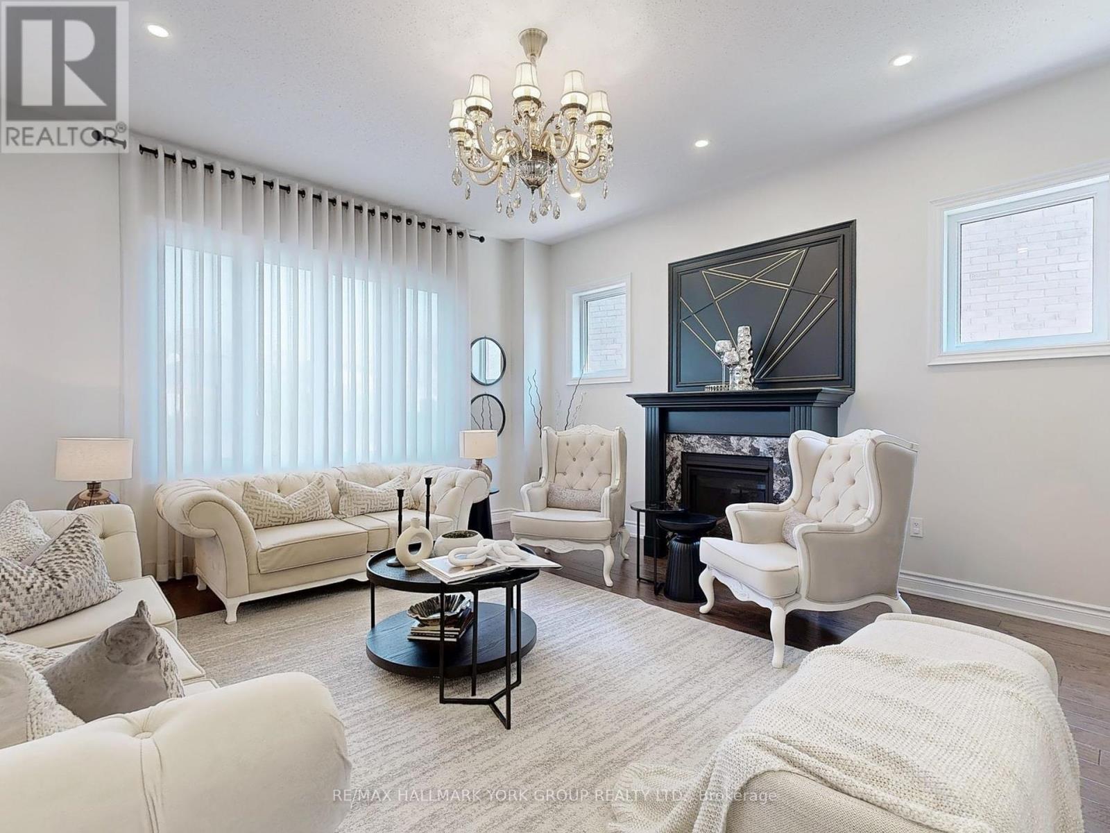 Photo 27 of 299 Mickleburgh Drive, Newmarket ON