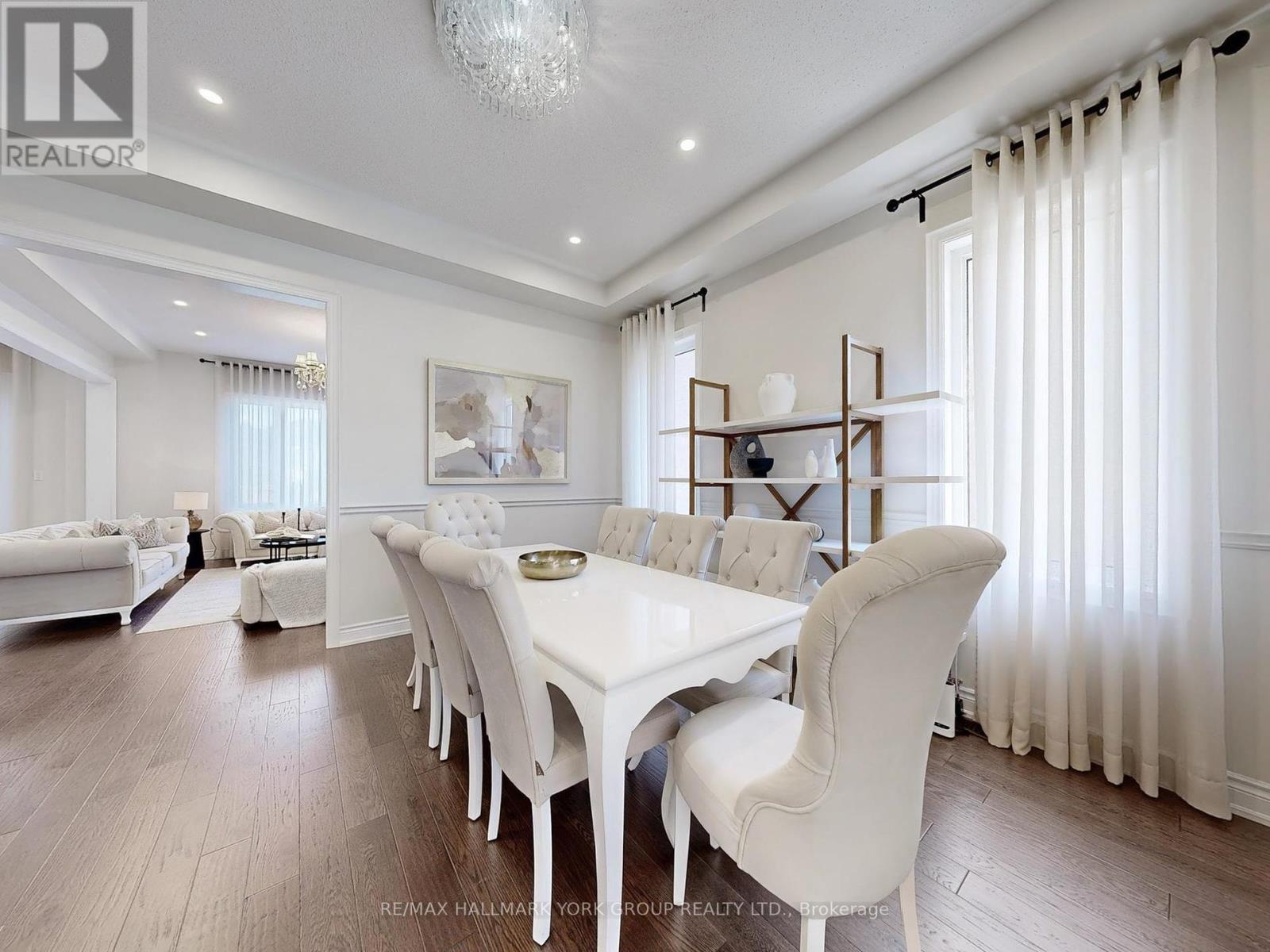 Photo 34 of 299 Mickleburgh Drive, Newmarket ON