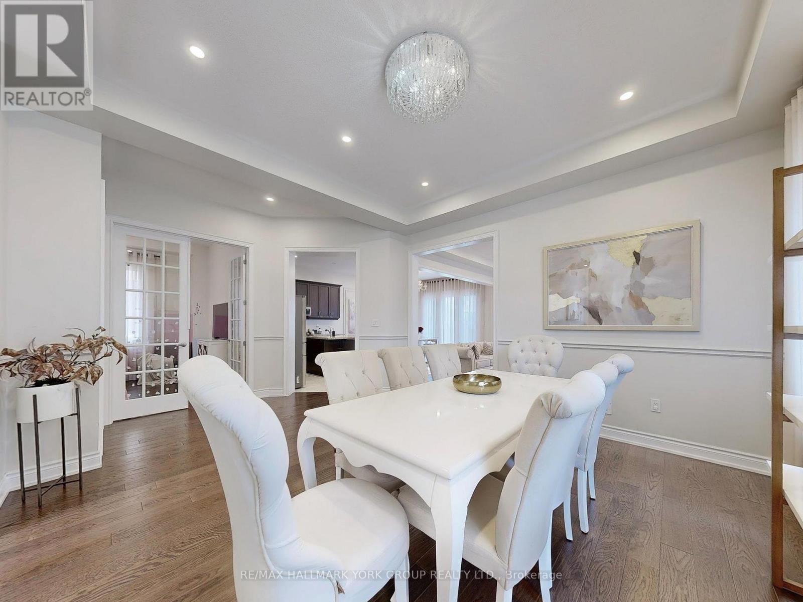Photo 4 of 299 Mickleburgh Drive, Newmarket ON