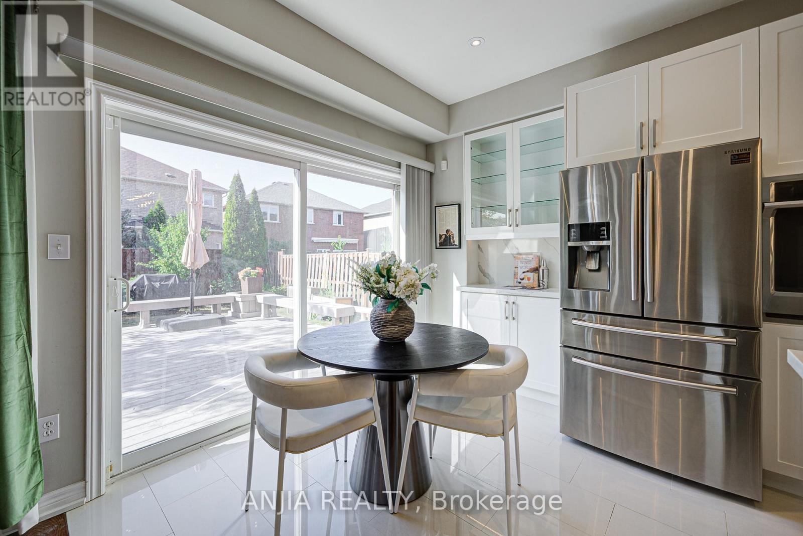 Photo 13 of 54 Rainbow Valley Crescent, Markham ON