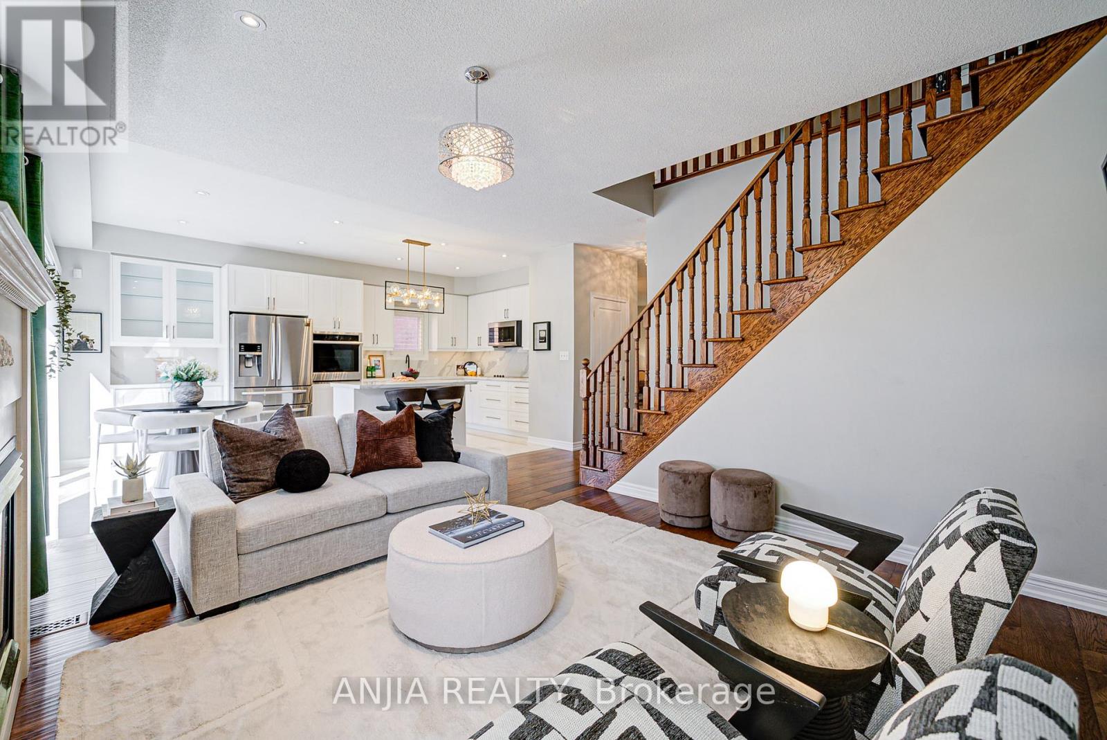 Photo 17 of 54 Rainbow Valley Crescent, Markham ON