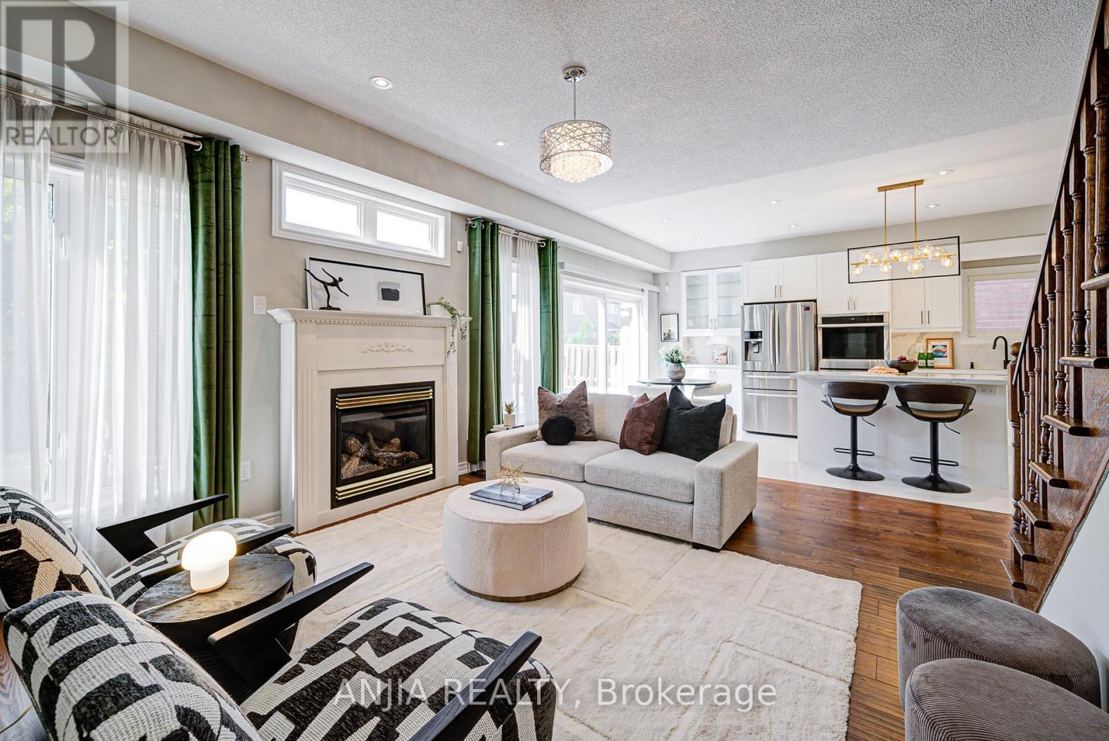 Photo 18 of 54 Rainbow Valley Crescent, Markham ON