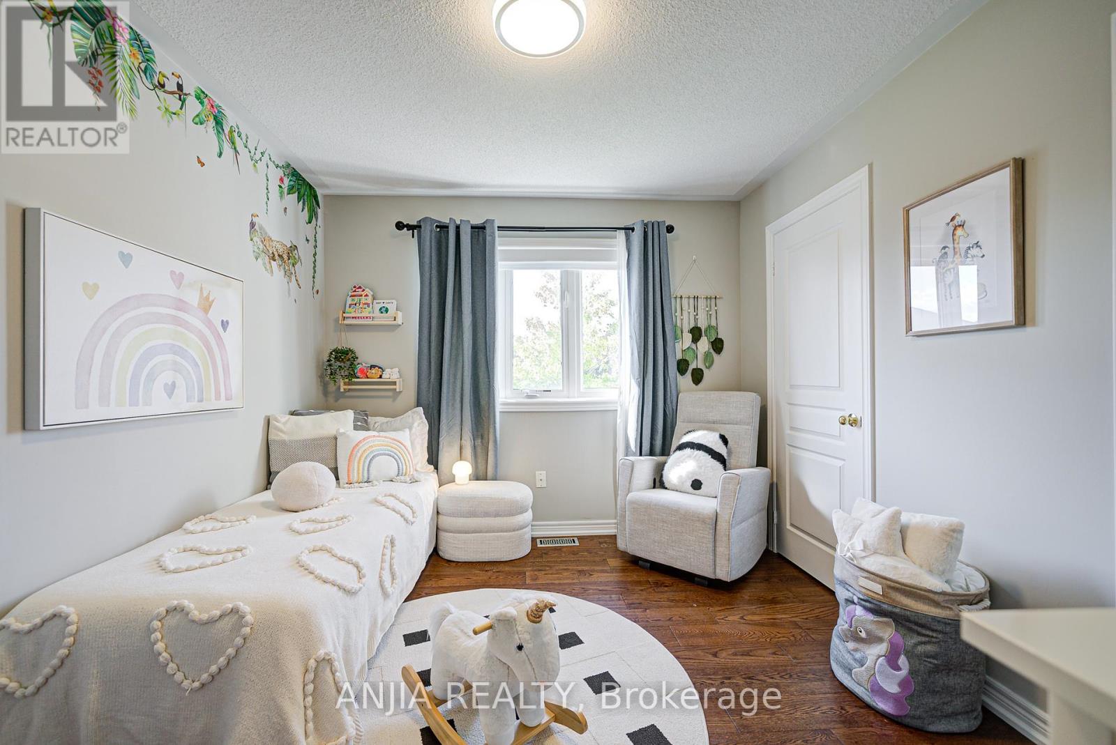 Photo 22 of 54 Rainbow Valley Crescent, Markham ON