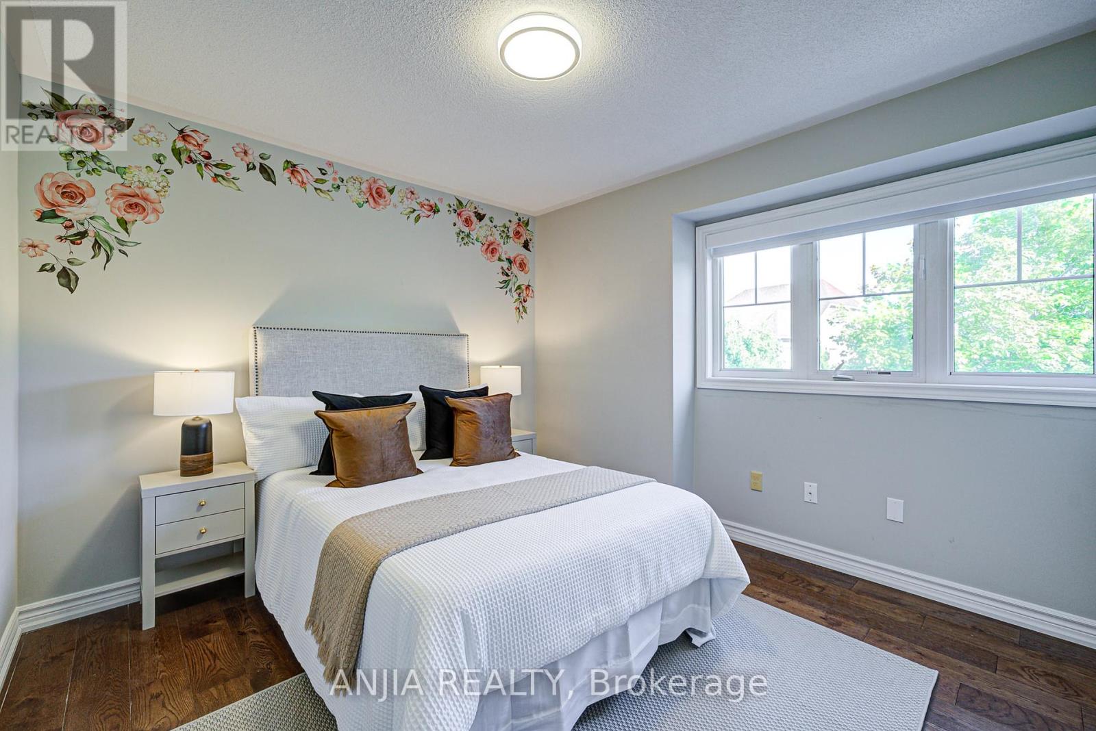 Photo 29 of 54 Rainbow Valley Crescent, Markham ON