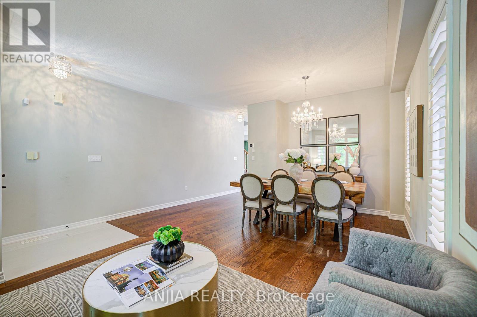 Photo 3 of 54 Rainbow Valley Crescent, Markham ON