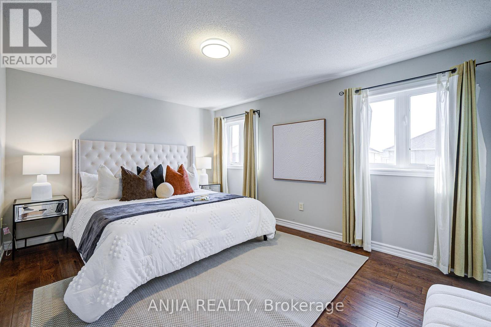 Photo 30 of 54 Rainbow Valley Crescent, Markham ON