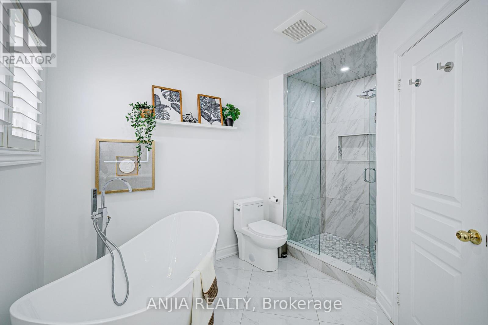 Photo 35 of 54 Rainbow Valley Crescent, Markham ON