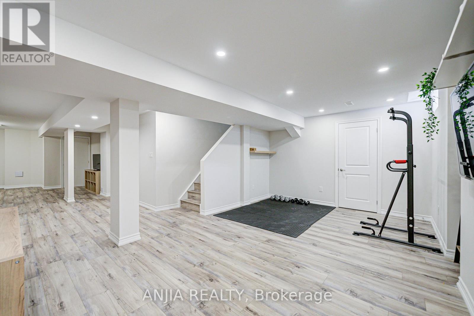Photo 36 of 54 Rainbow Valley Crescent, Markham ON