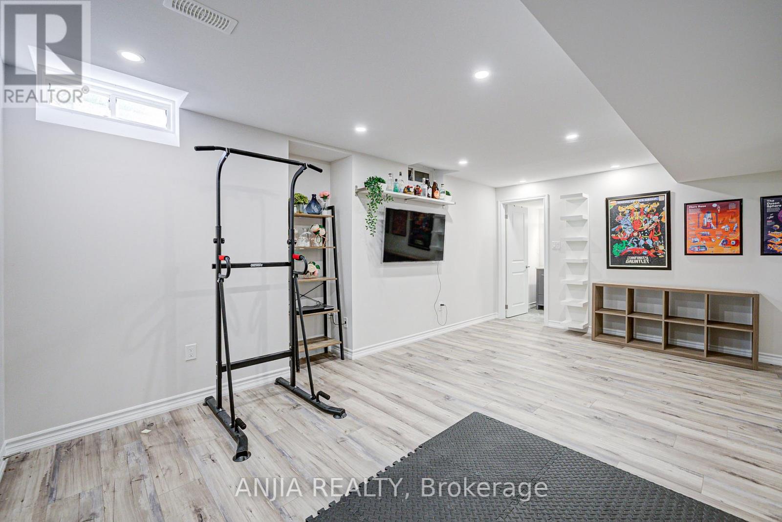 Photo 38 of 54 Rainbow Valley Crescent, Markham ON