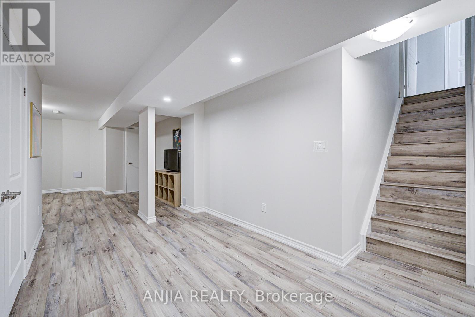 Photo 39 of 54 Rainbow Valley Crescent, Markham ON