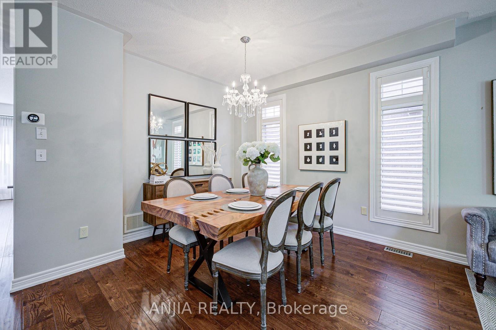 Photo 4 of 54 Rainbow Valley Crescent, Markham ON