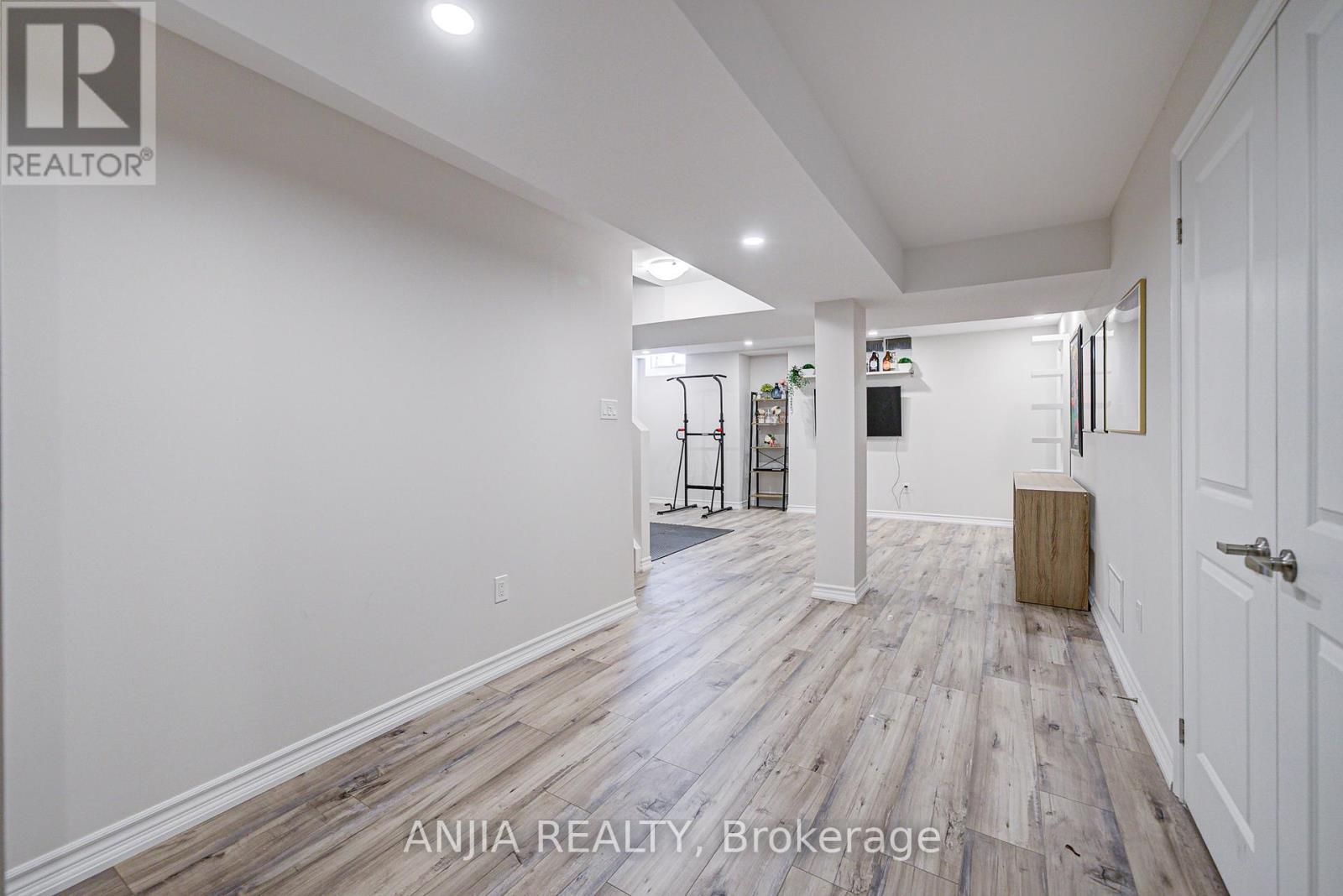 Photo 41 of 54 Rainbow Valley Crescent, Markham ON