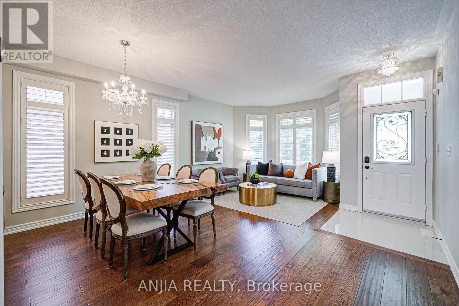 Photo 5 of 54 Rainbow Valley Crescent, Markham ON