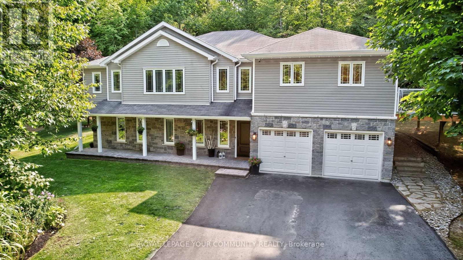 Photo 2 of 135 Huronwoods Drive, Oromedonte ON