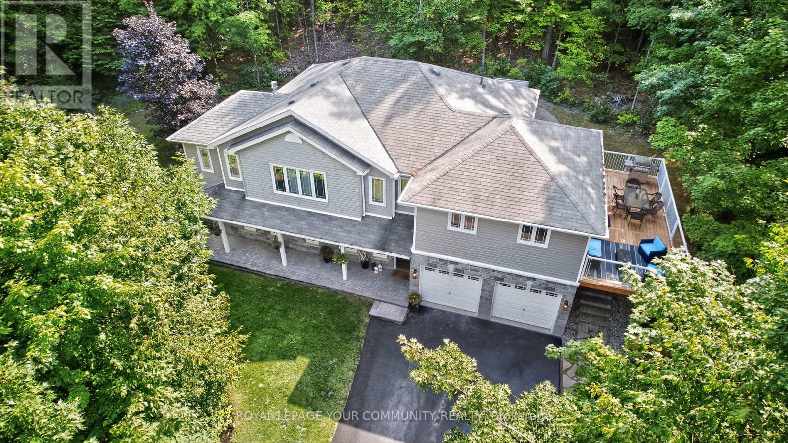 Photo 3 of 135 Huronwoods Drive, Oromedonte ON