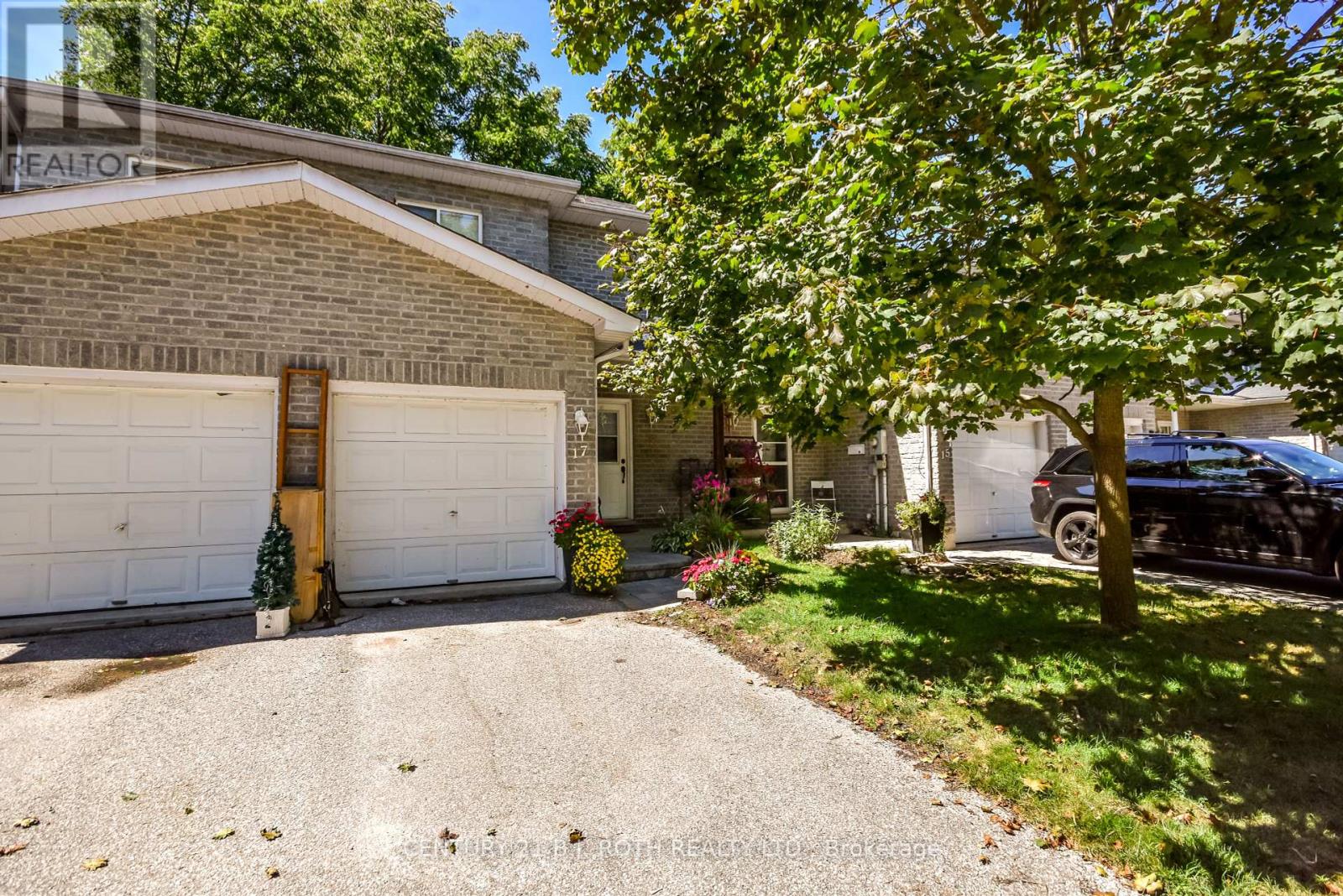 Photo 1 of 17 Vivian Lane, Orillia ON
