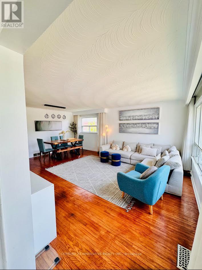 Photo 3 of 49 Slan Avenue, Toronto ON