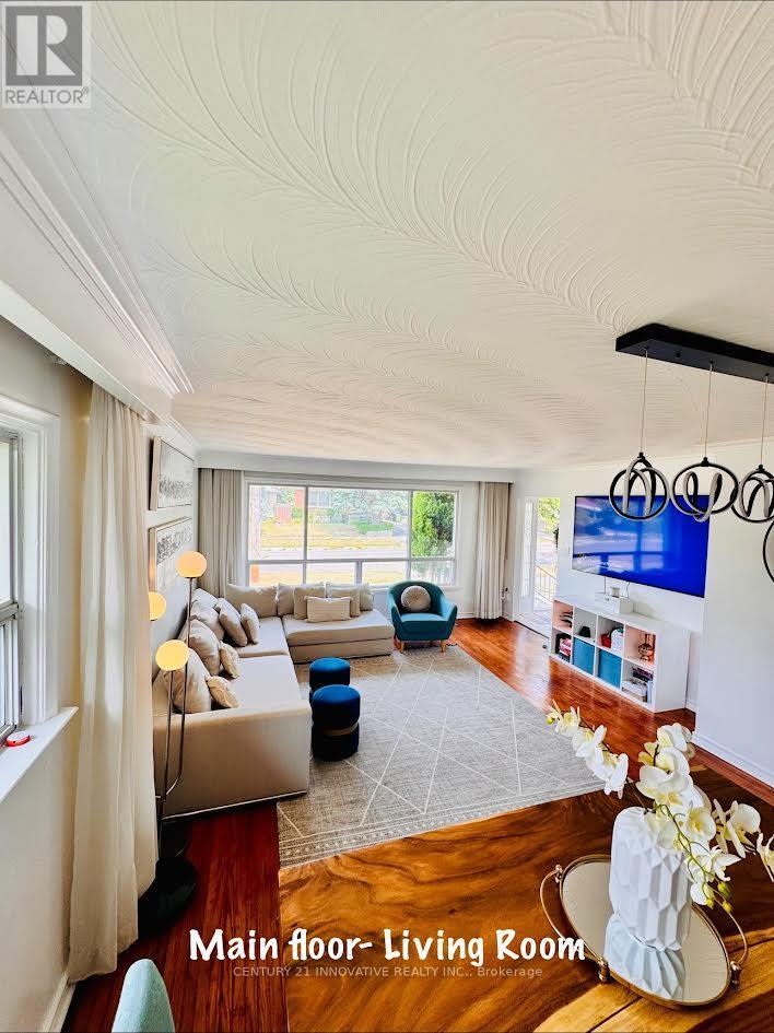 Photo 6 of 49 Slan Avenue, Toronto ON