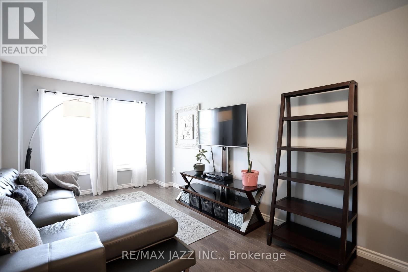Photo 7 of 66 Kilgannon Avenue, Clarington ON