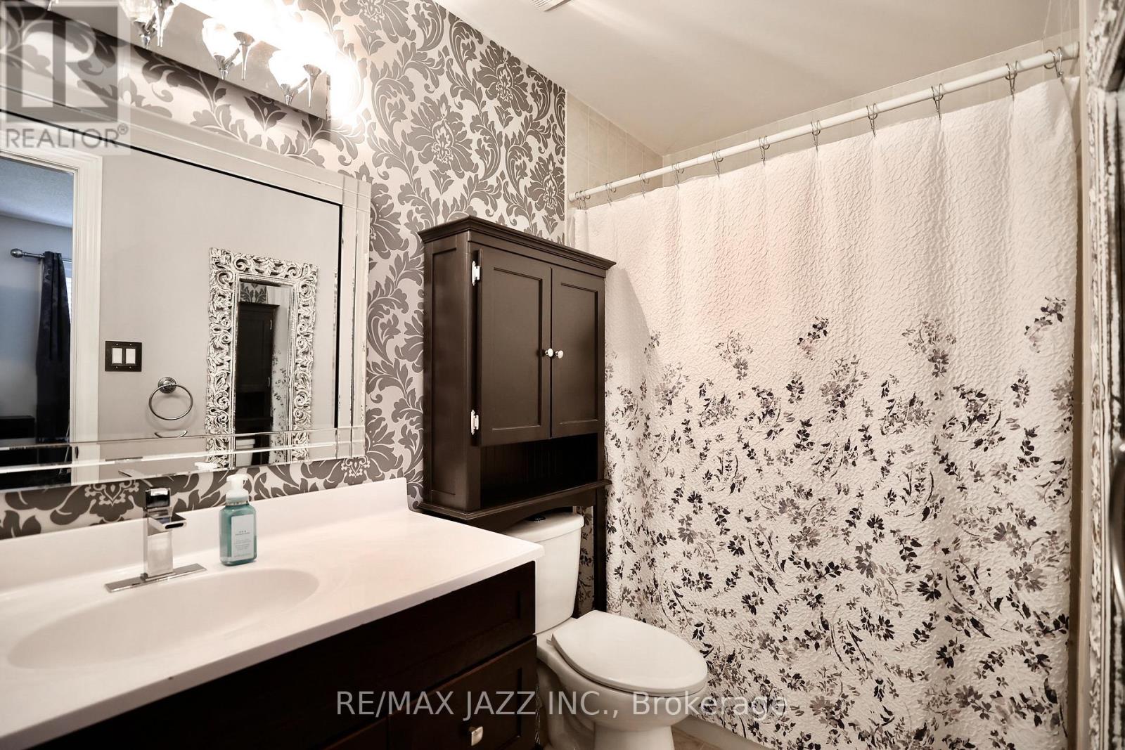 Photo 9 of 66 Kilgannon Avenue, Clarington ON
