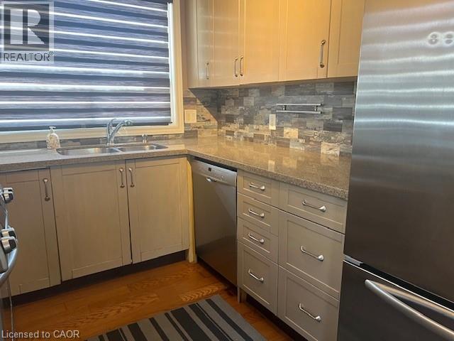 Photo 8 of 2232 Queensway Street, Burlington ON