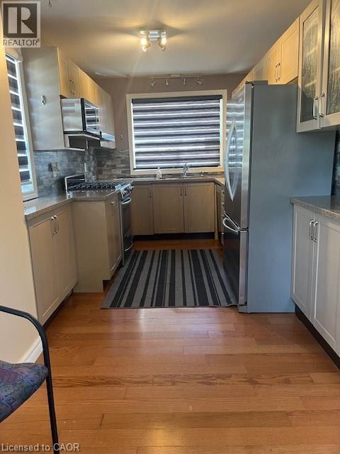 Photo 4 of 2232 Queensway Street, Burlington ON