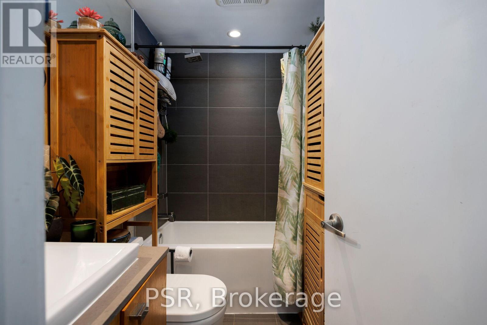 Photo 16 of 203 51 Lady Bank Road, Toronto ON
