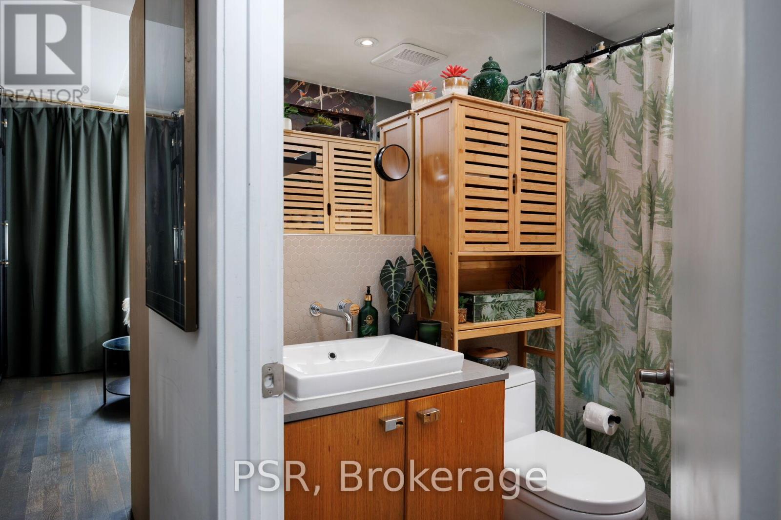 Photo 15 of 203 51 Lady Bank Road, Toronto ON