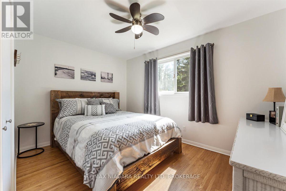 Photo 17 of 62 Oakridge Crescent E, Port Colborne ON