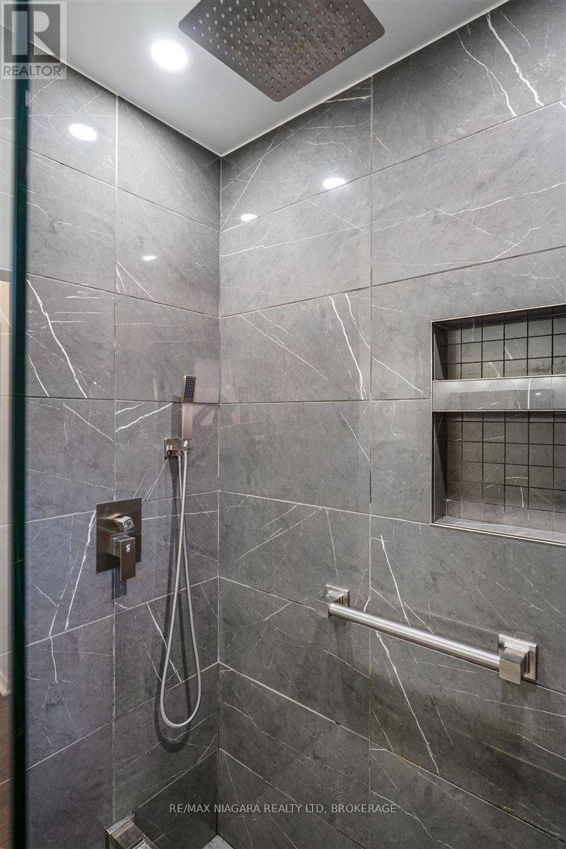 Photo 22 of 62 Oakridge Crescent E, Port Colborne ON