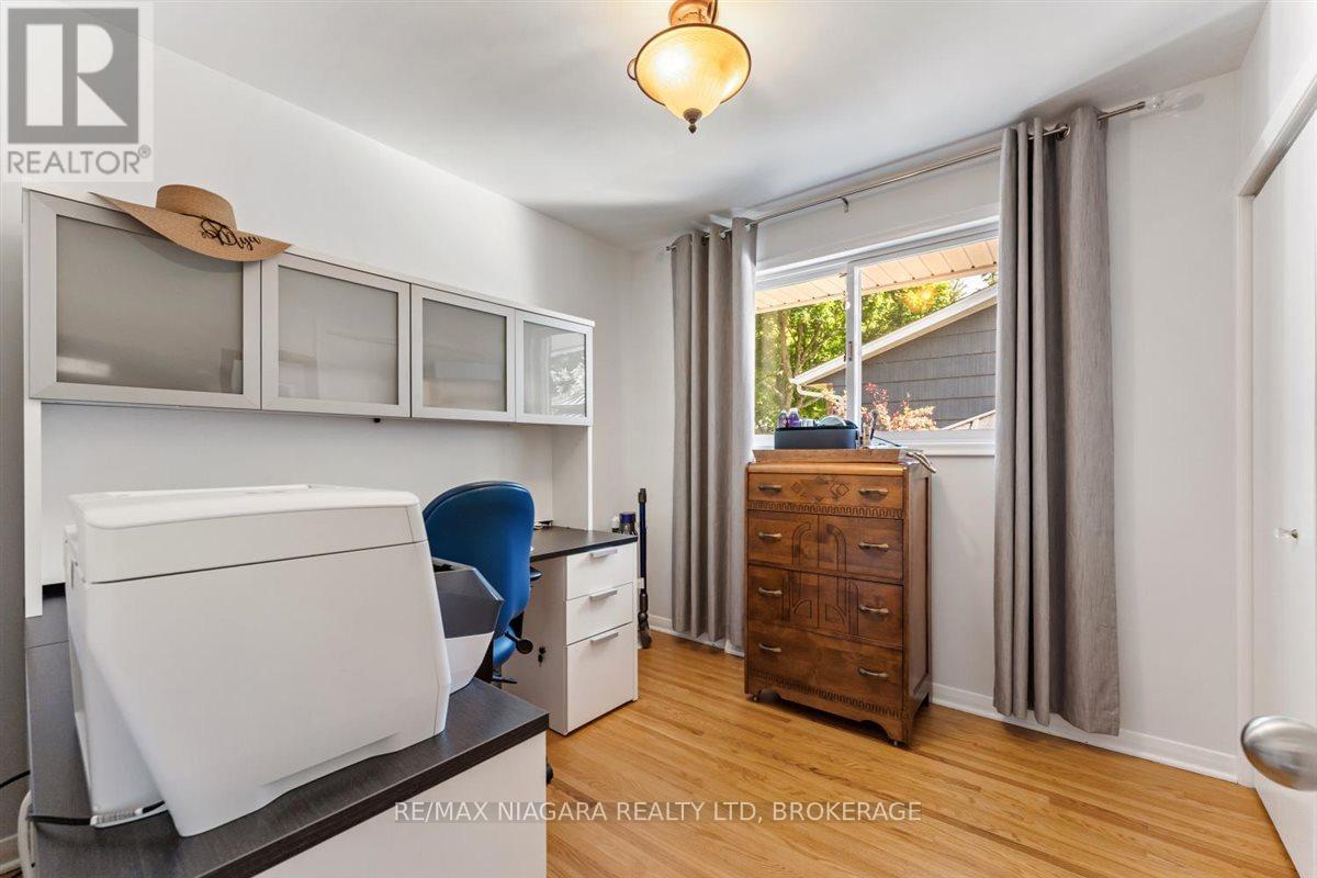 Photo 19 of 62 Oakridge Crescent E, Port Colborne ON
