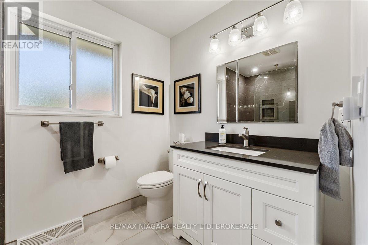 Photo 21 of 62 Oakridge Crescent E, Port Colborne ON