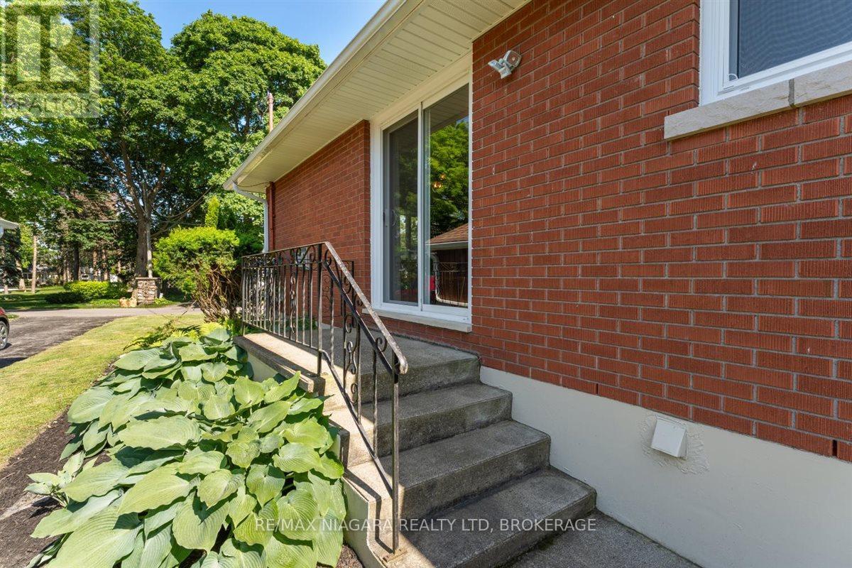 Photo 27 of 62 Oakridge Crescent E, Port Colborne ON