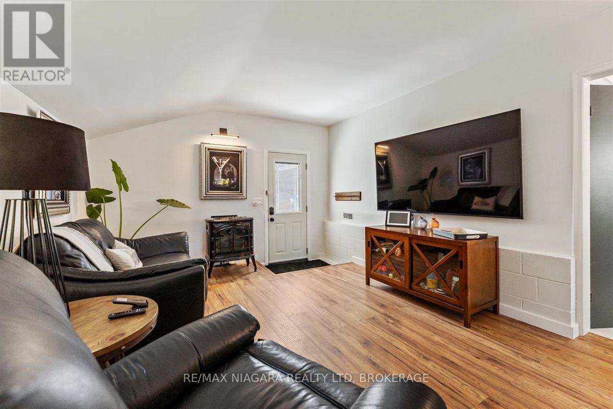 Photo 24 of 62 Oakridge Crescent E, Port Colborne ON