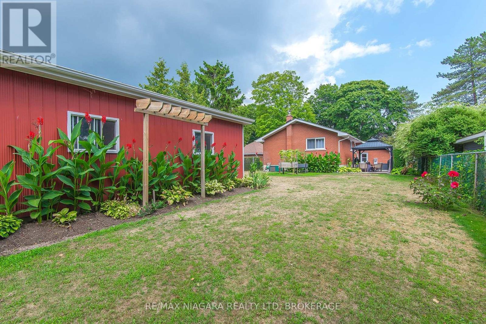 Photo 32 of 62 Oakridge Crescent E, Port Colborne ON