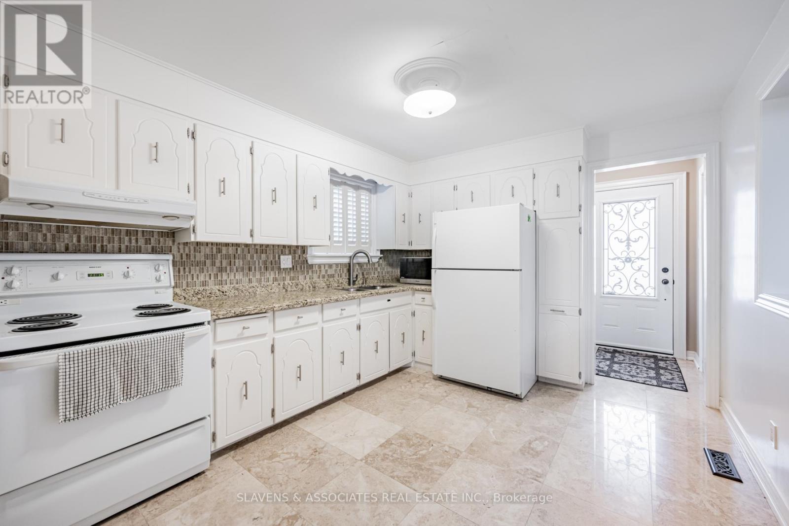 Photo 11 of Main Flr 159 Spalding Road, Toronto ON