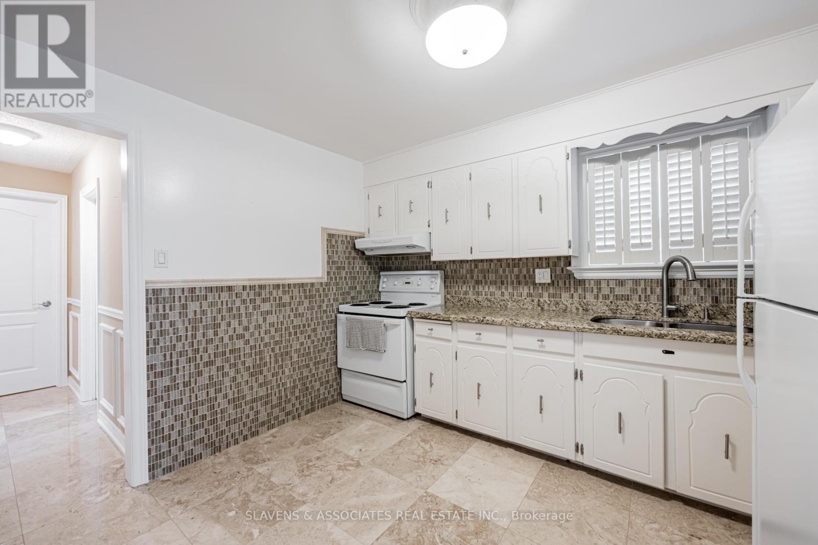 Photo 7 of Main Flr 159 Spalding Road, Toronto ON