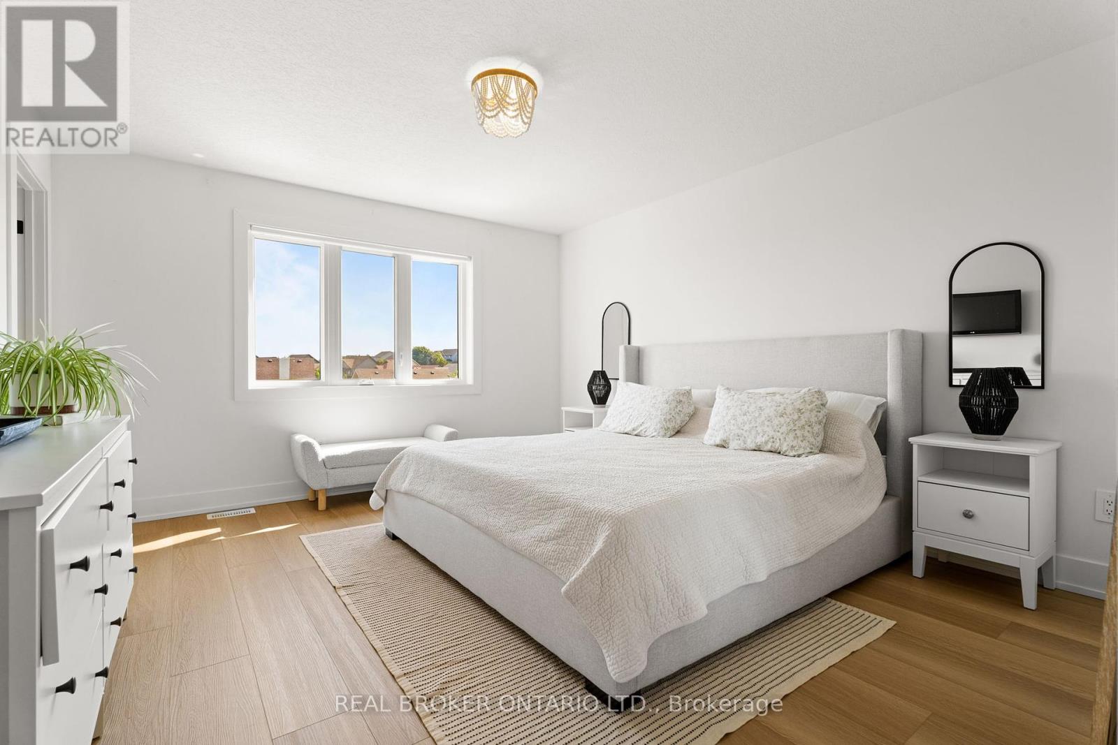 Photo 13 of 22 690 Broadway, Orangeville ON
