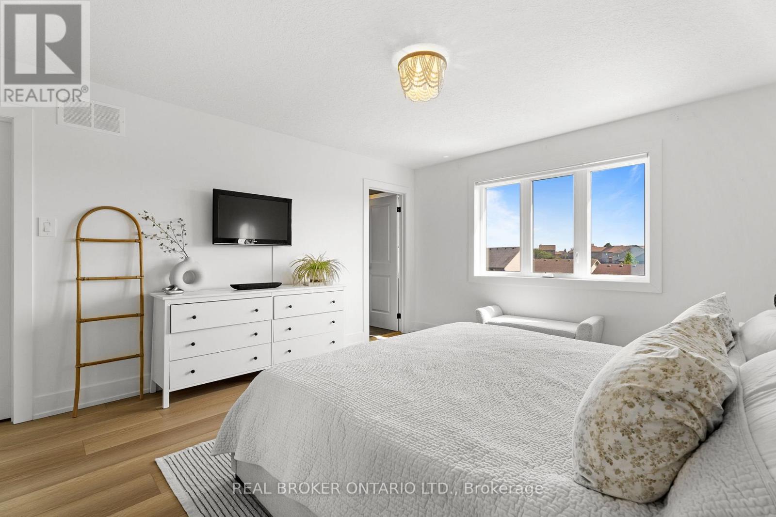 Photo 32 of 22 690 Broadway, Orangeville ON
