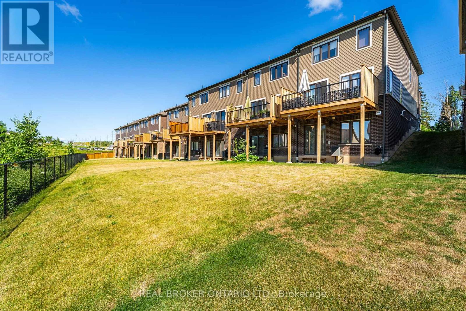 Photo 17 of 22 690 Broadway, Orangeville ON
