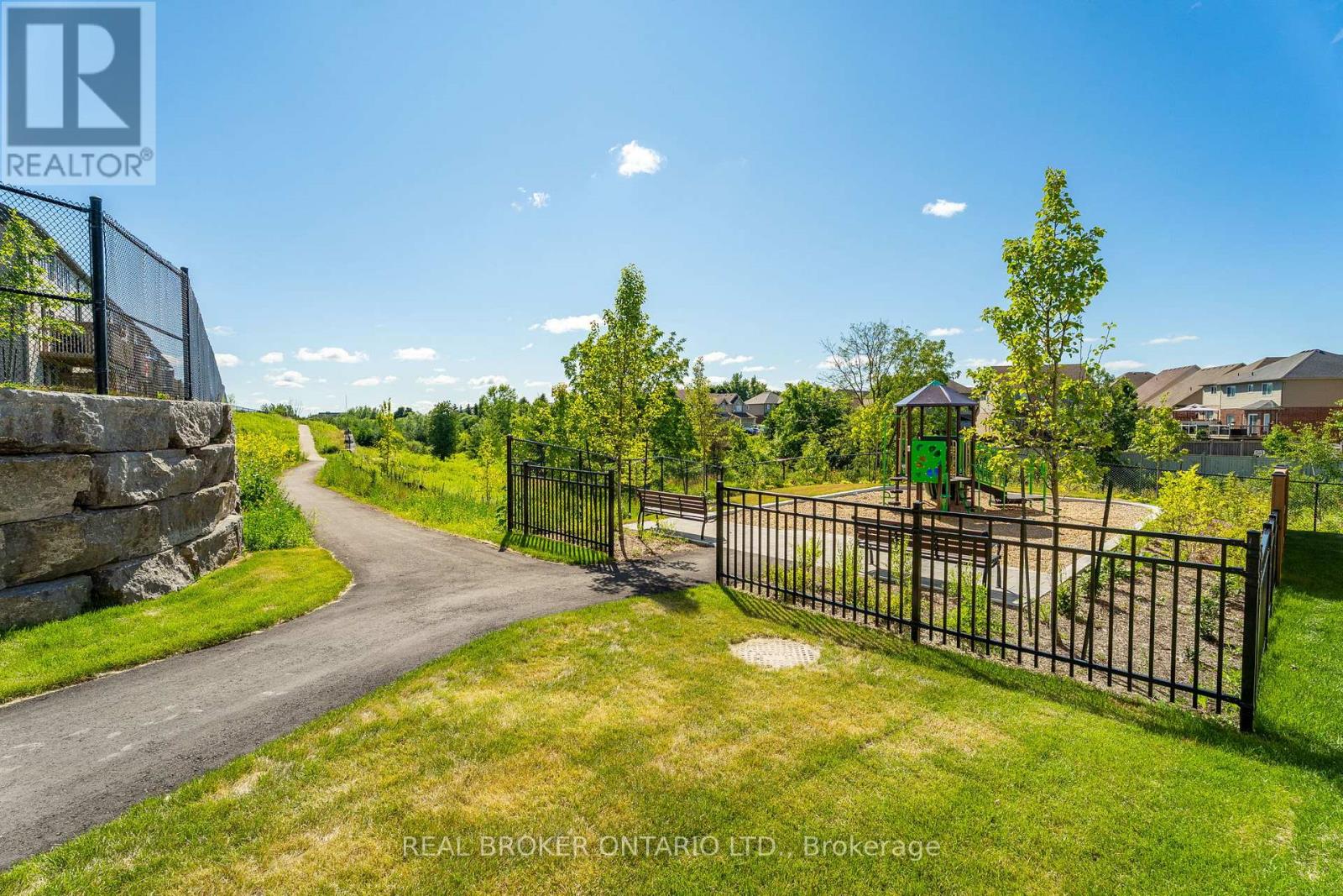 Photo 9 of 22 690 Broadway, Orangeville ON