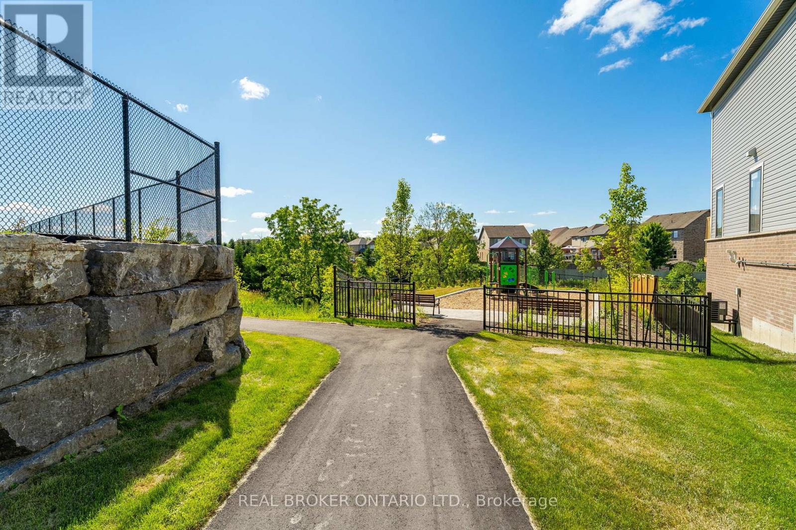 Photo 20 of 22 690 Broadway, Orangeville ON