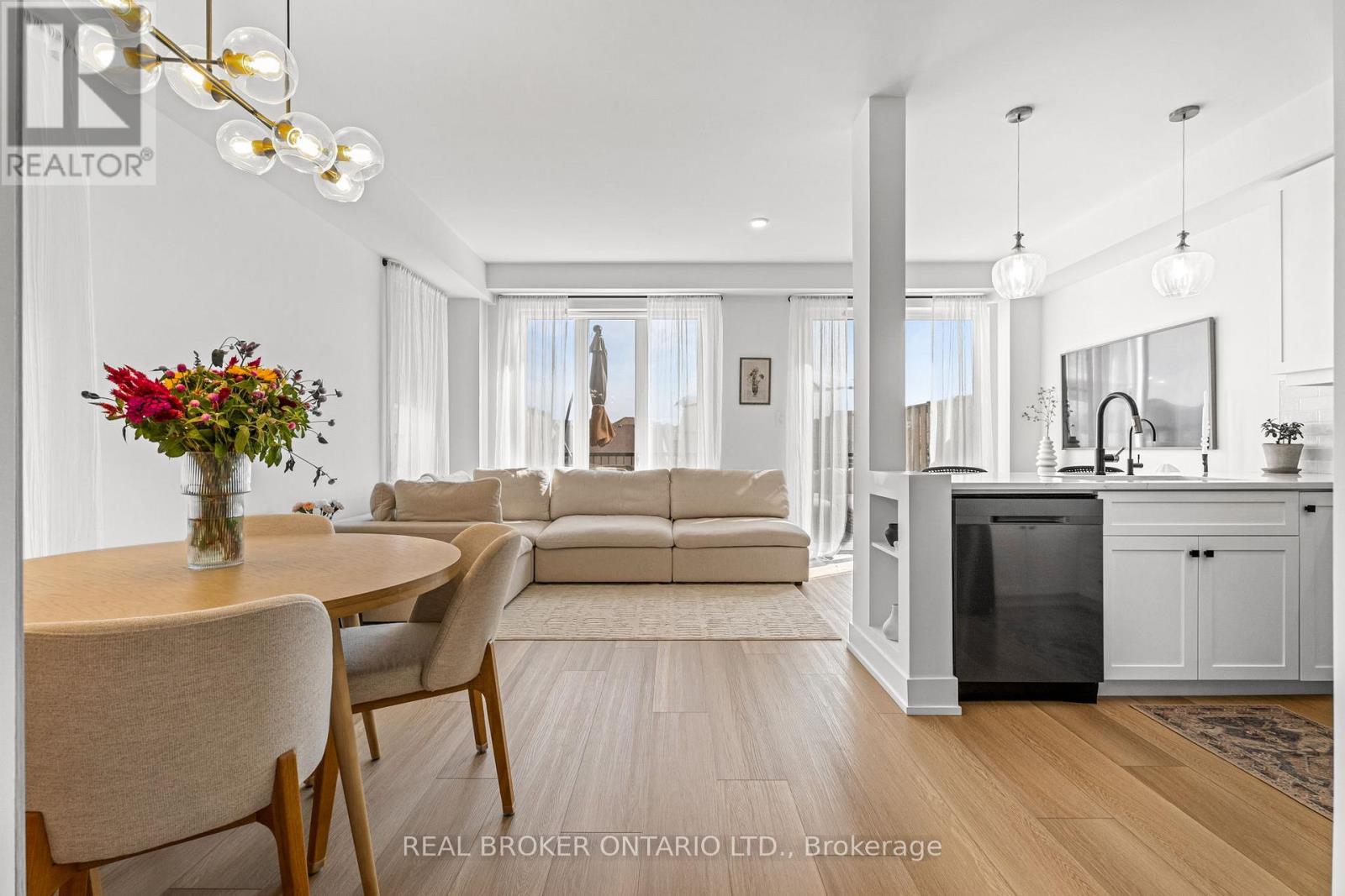 Photo 1 of 22 690 Broadway, Orangeville ON