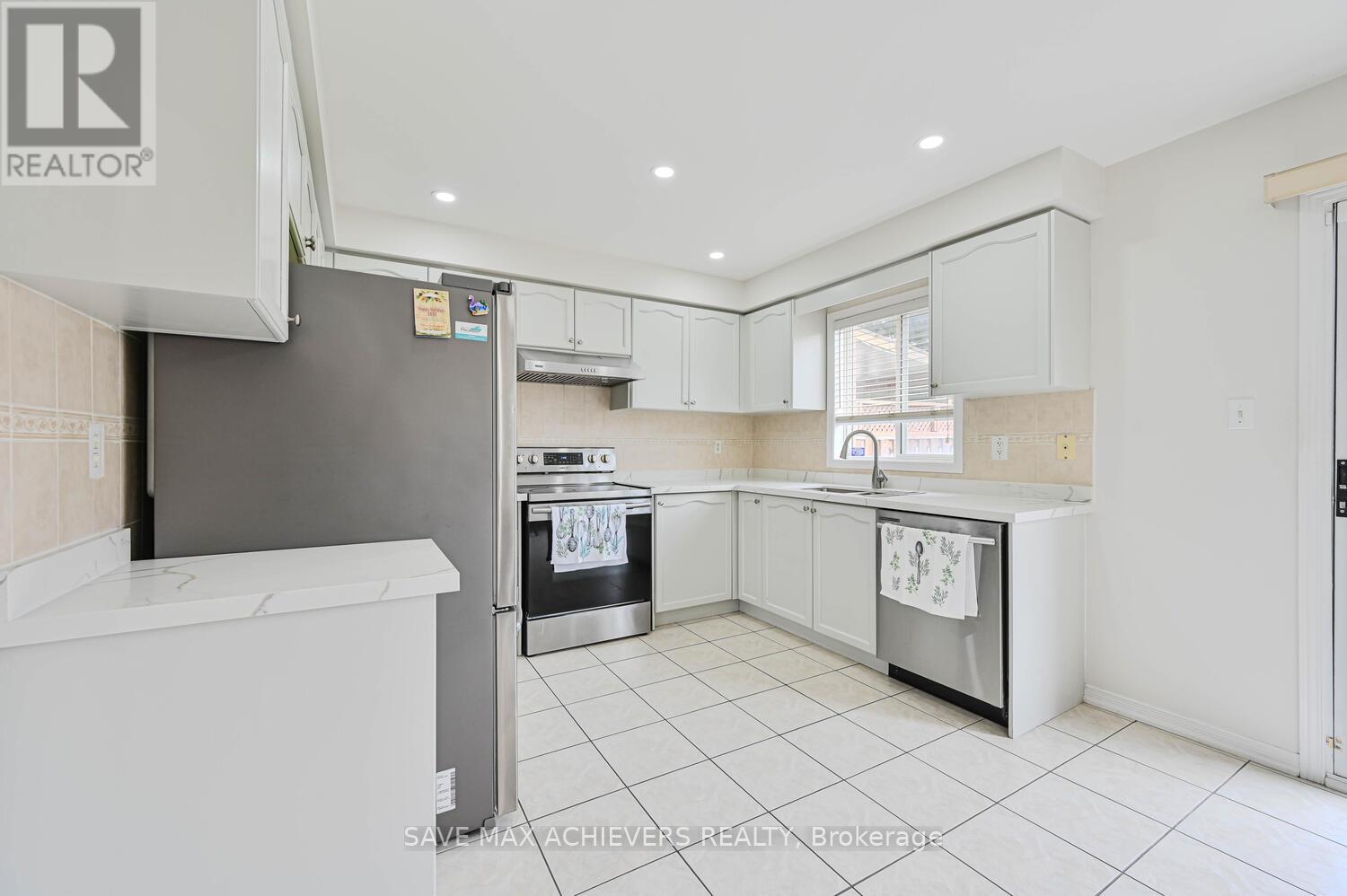 Photo 1 of 21 Riverplace Crescent, Brampton ON
