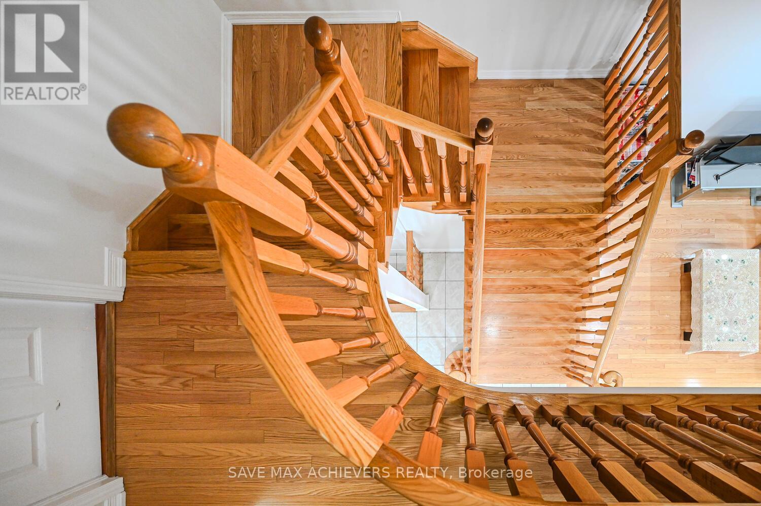Photo 11 of 21 Riverplace Crescent, Brampton ON