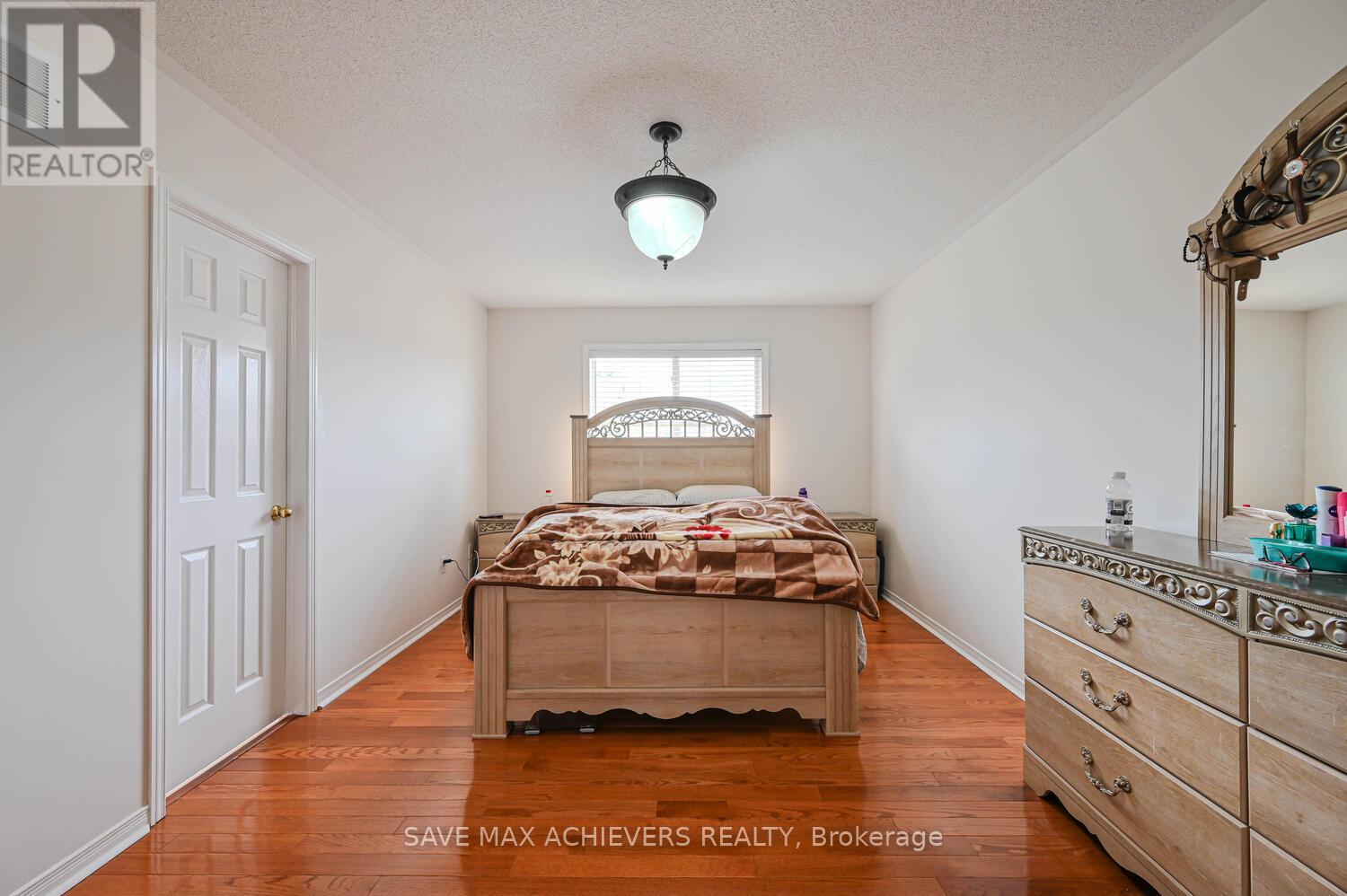 Photo 2 of 21 Riverplace Crescent, Brampton ON