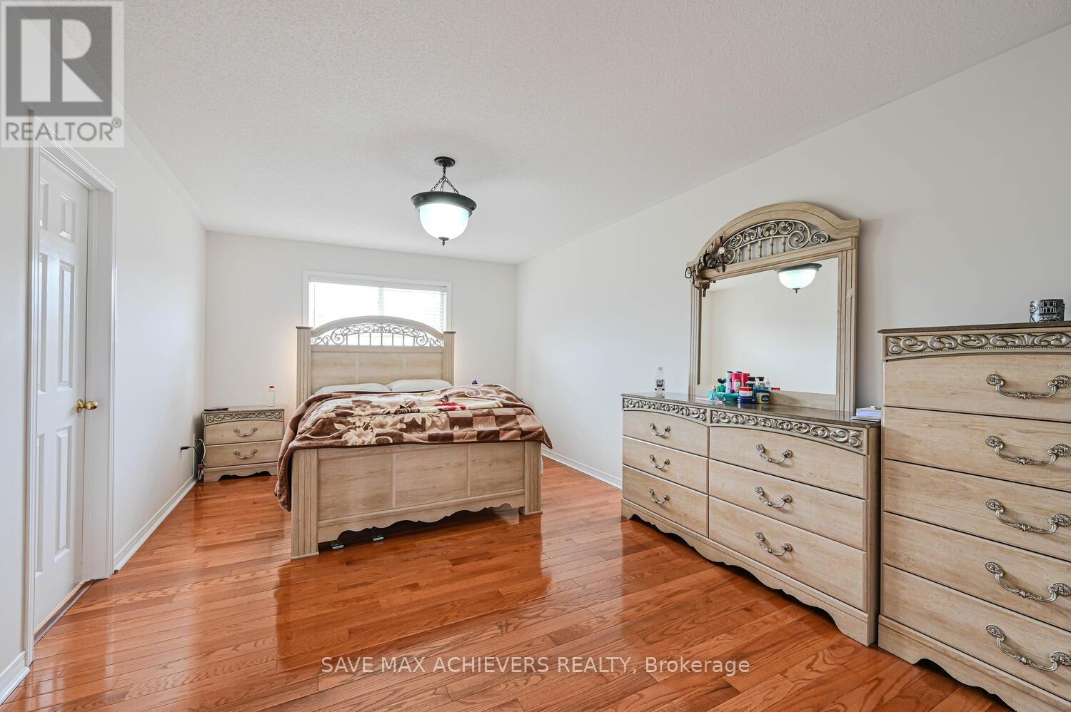 Photo 15 of 21 Riverplace Crescent, Brampton ON