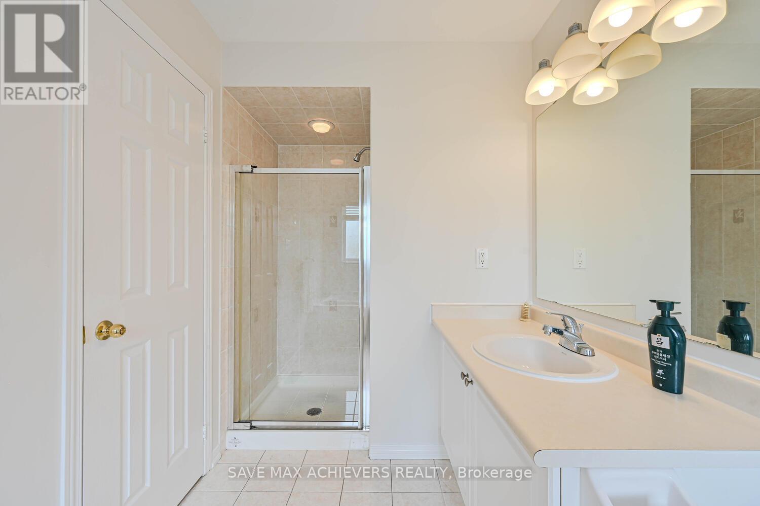 Photo 14 of 21 Riverplace Crescent, Brampton ON