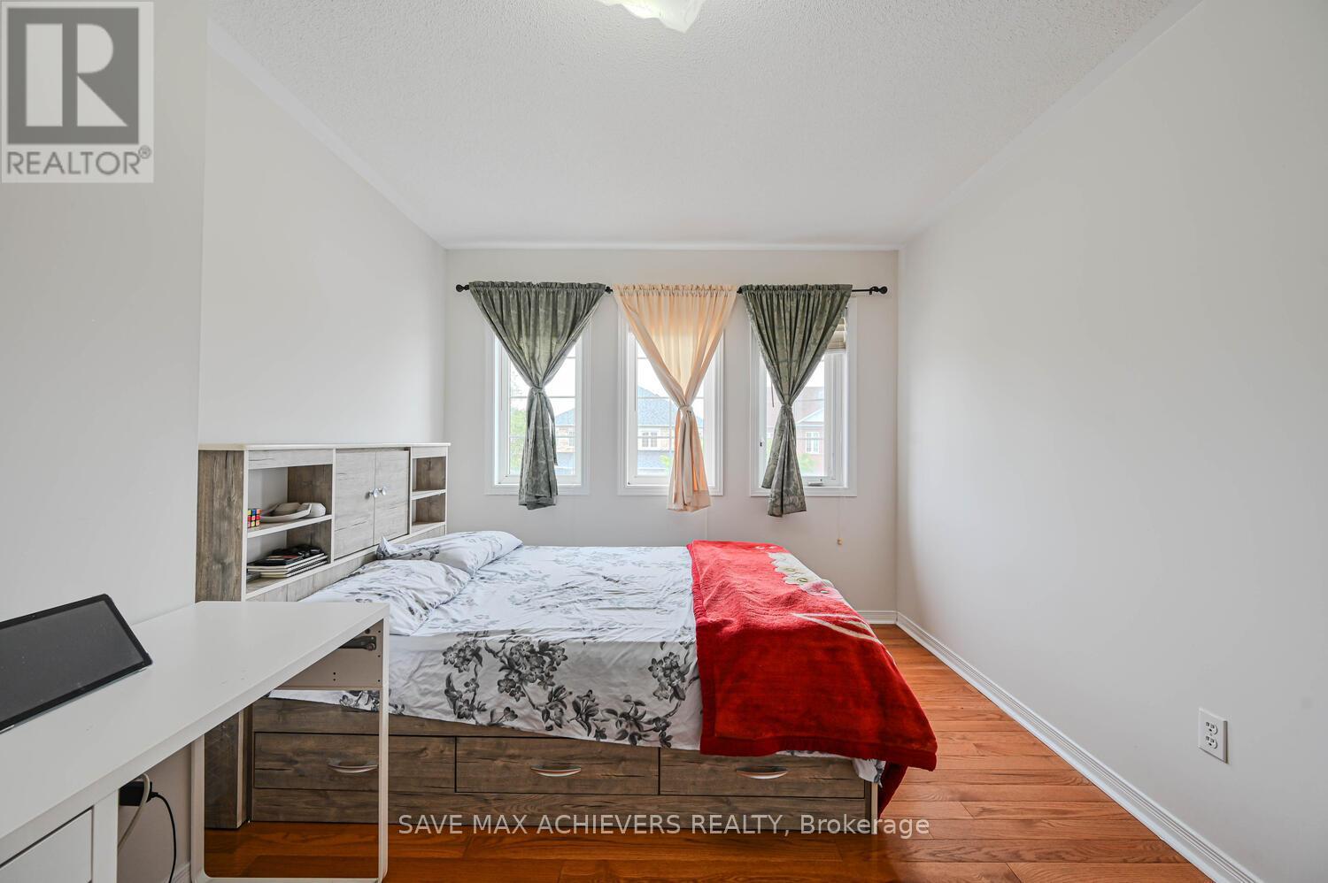 Photo 16 of 21 Riverplace Crescent, Brampton ON